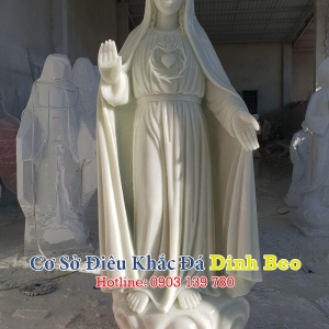 Tượng đức mẹ Fatima bằng đá được điêu khắc tại Cơ sở điêu khắc đá Dinh Beo
