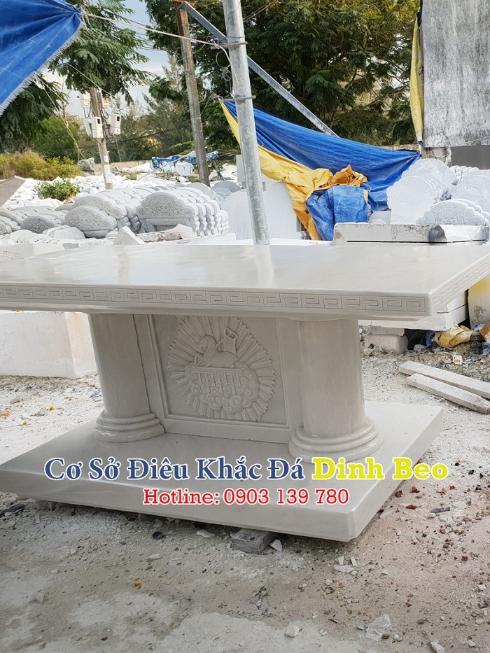 Bàn thánh lễ bằng đá cẩm thạch