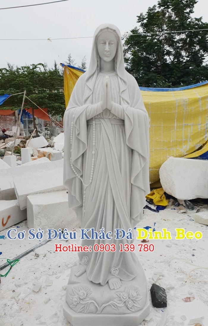 Tượng đá Đức Mẹ Ban Ơn